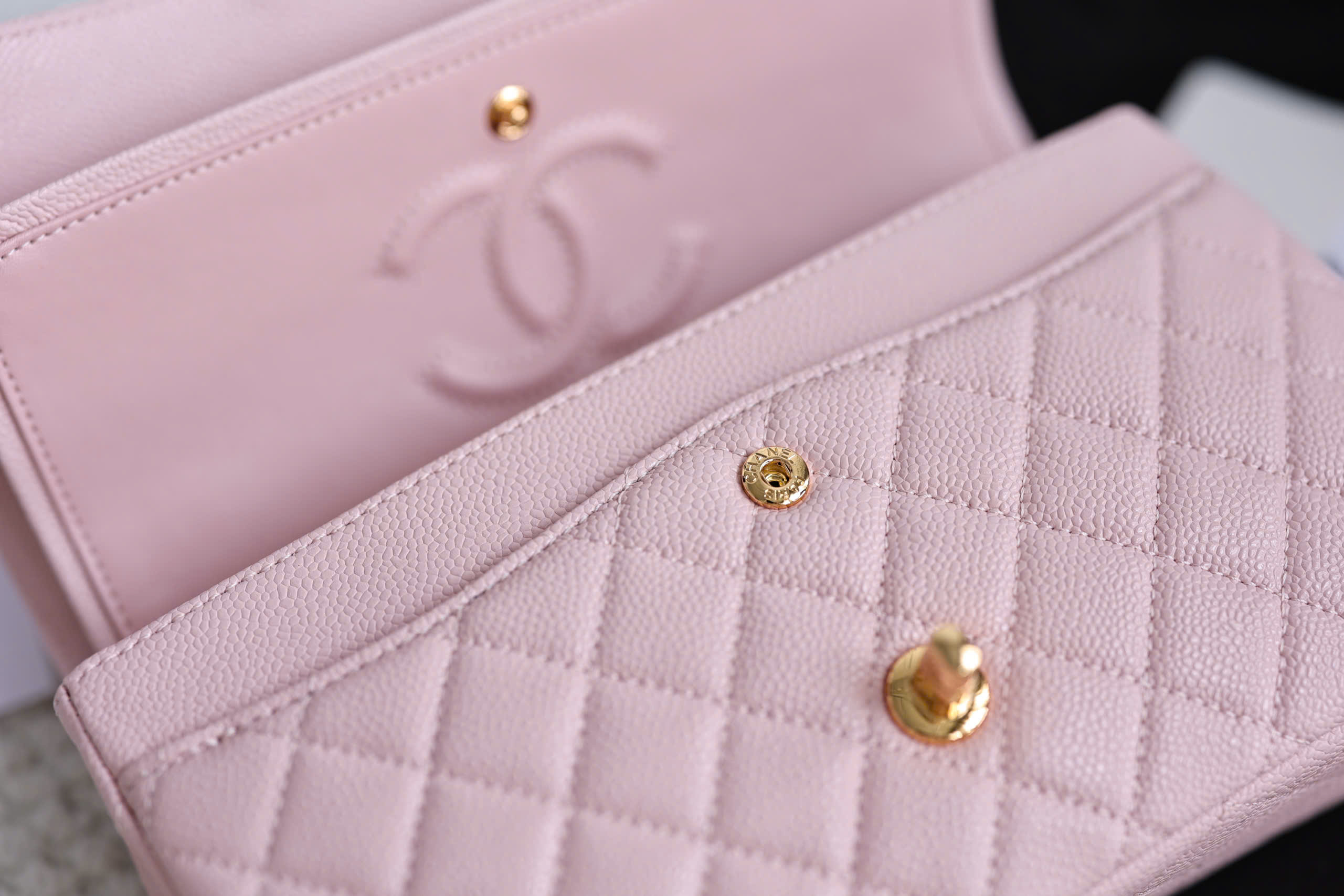 Luxury Diamond Quilted Crossbody Bag – Pink – 23cm - Image 8