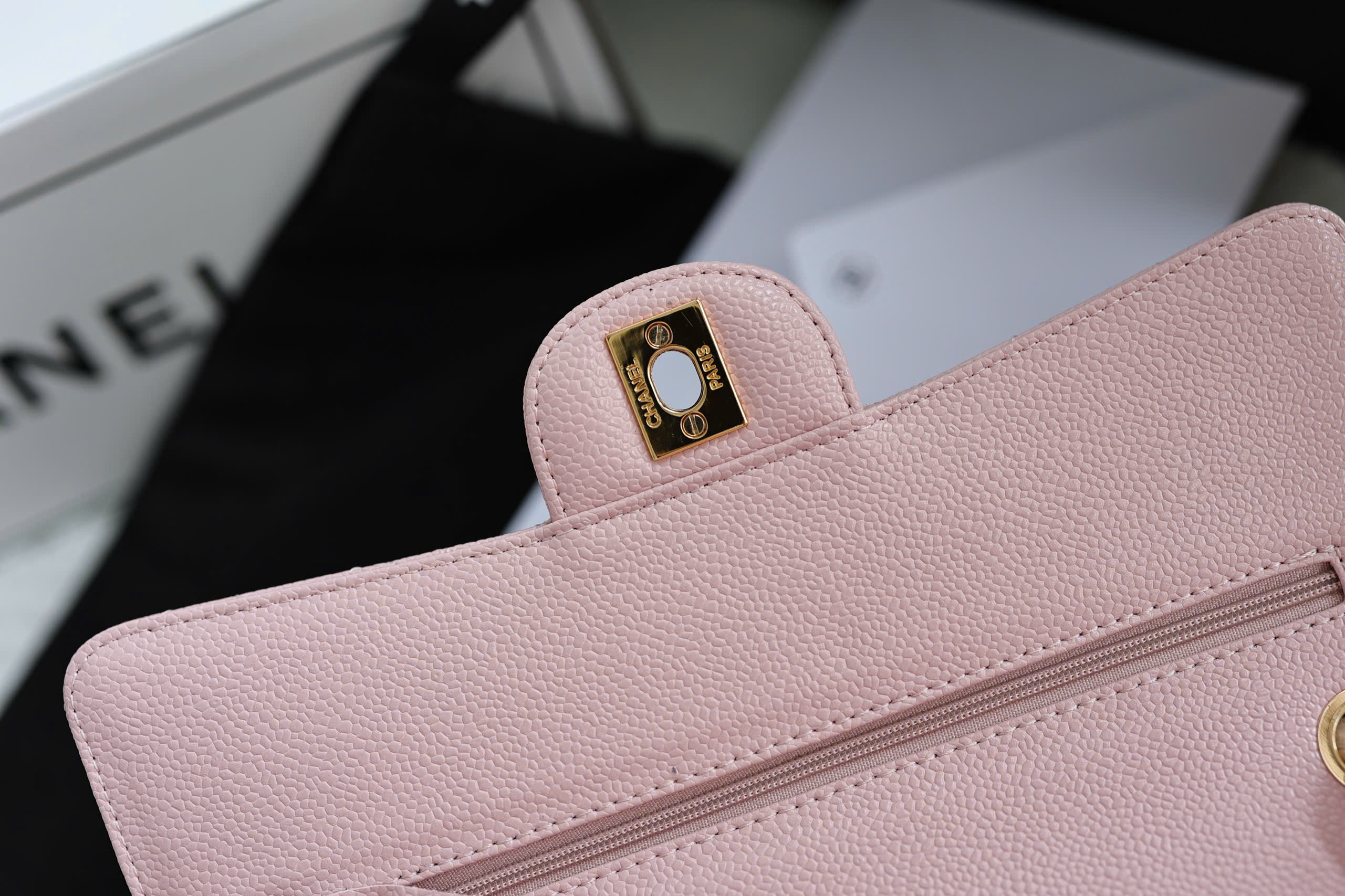Luxury Diamond Quilted Crossbody Bag – Pink – 23cm - Image 4
