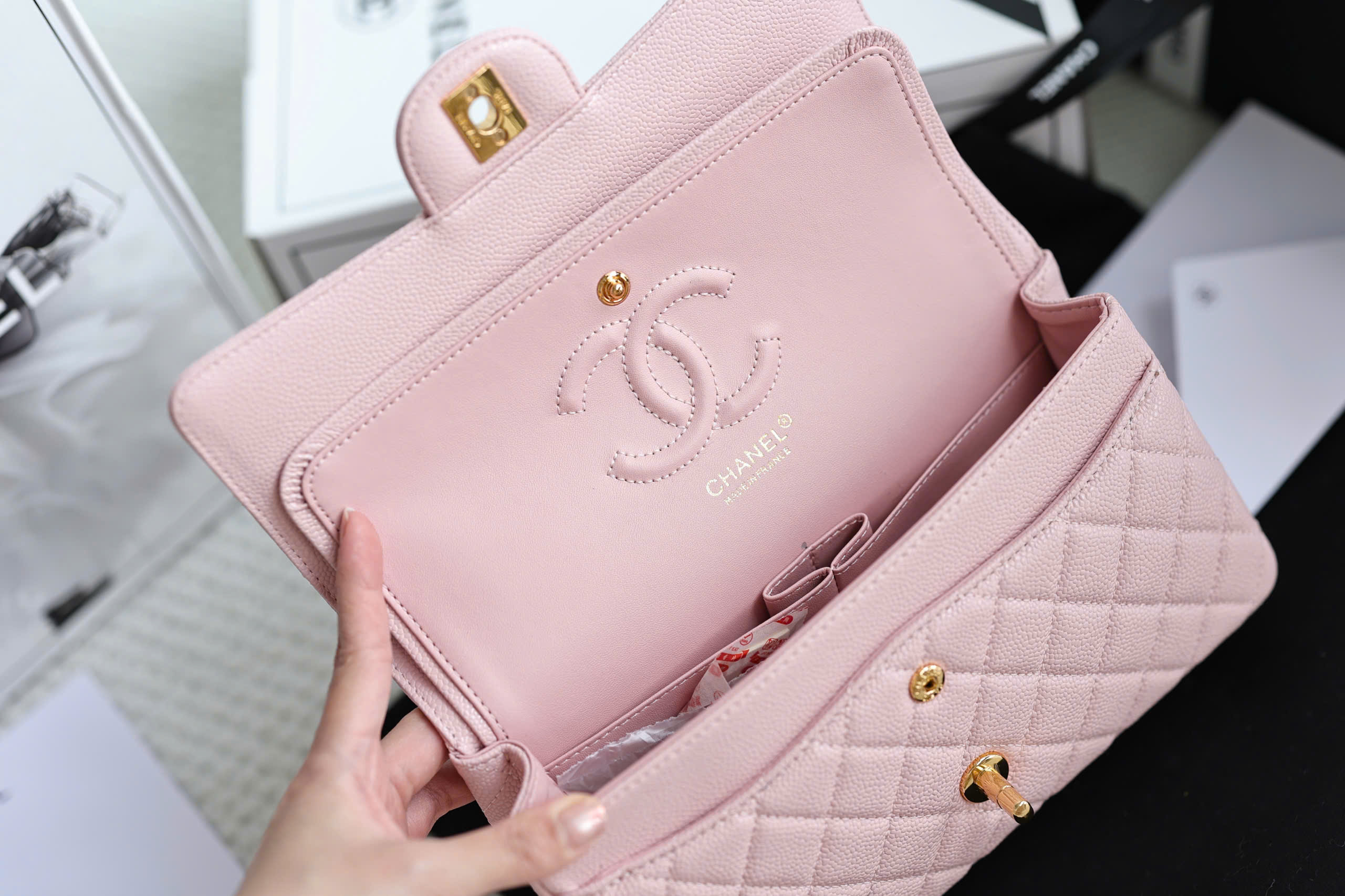 Luxury Diamond Quilted Crossbody Bag – Pink – 23cm - Image 6