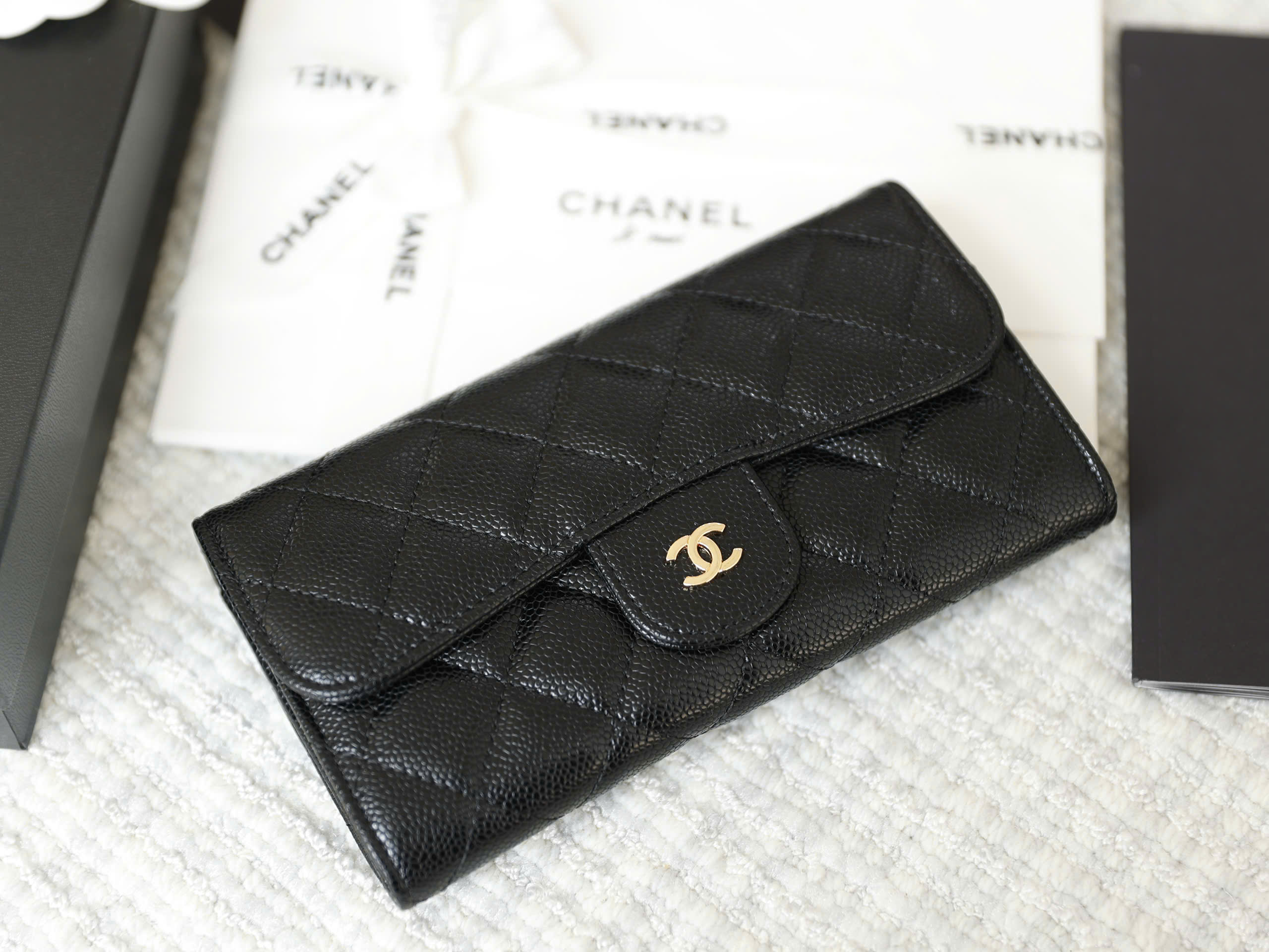 Premium Noir Grained Quilted Flap Wallet