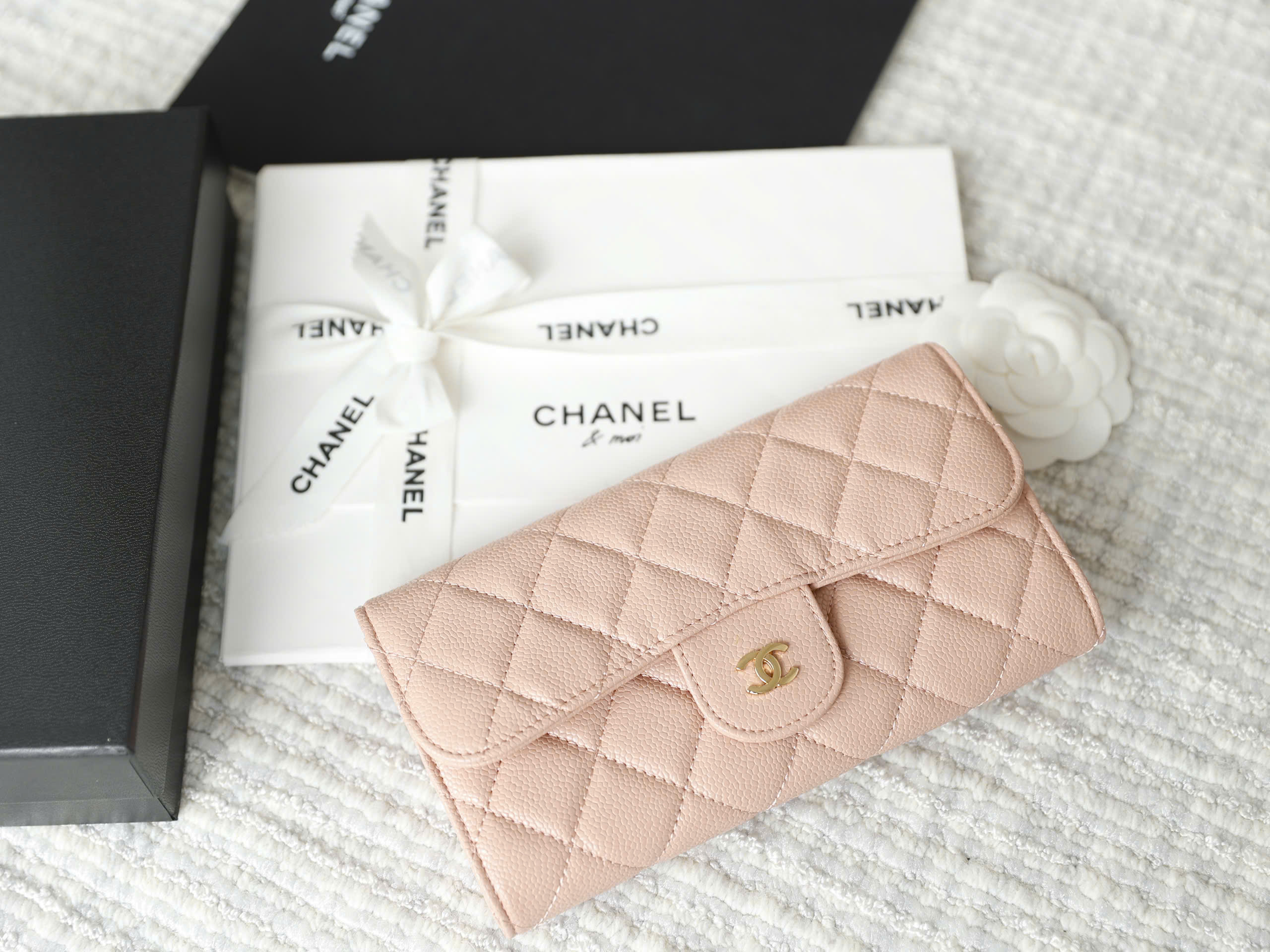 Premium Blush Grained Quilted Flap Wallet - Image 5