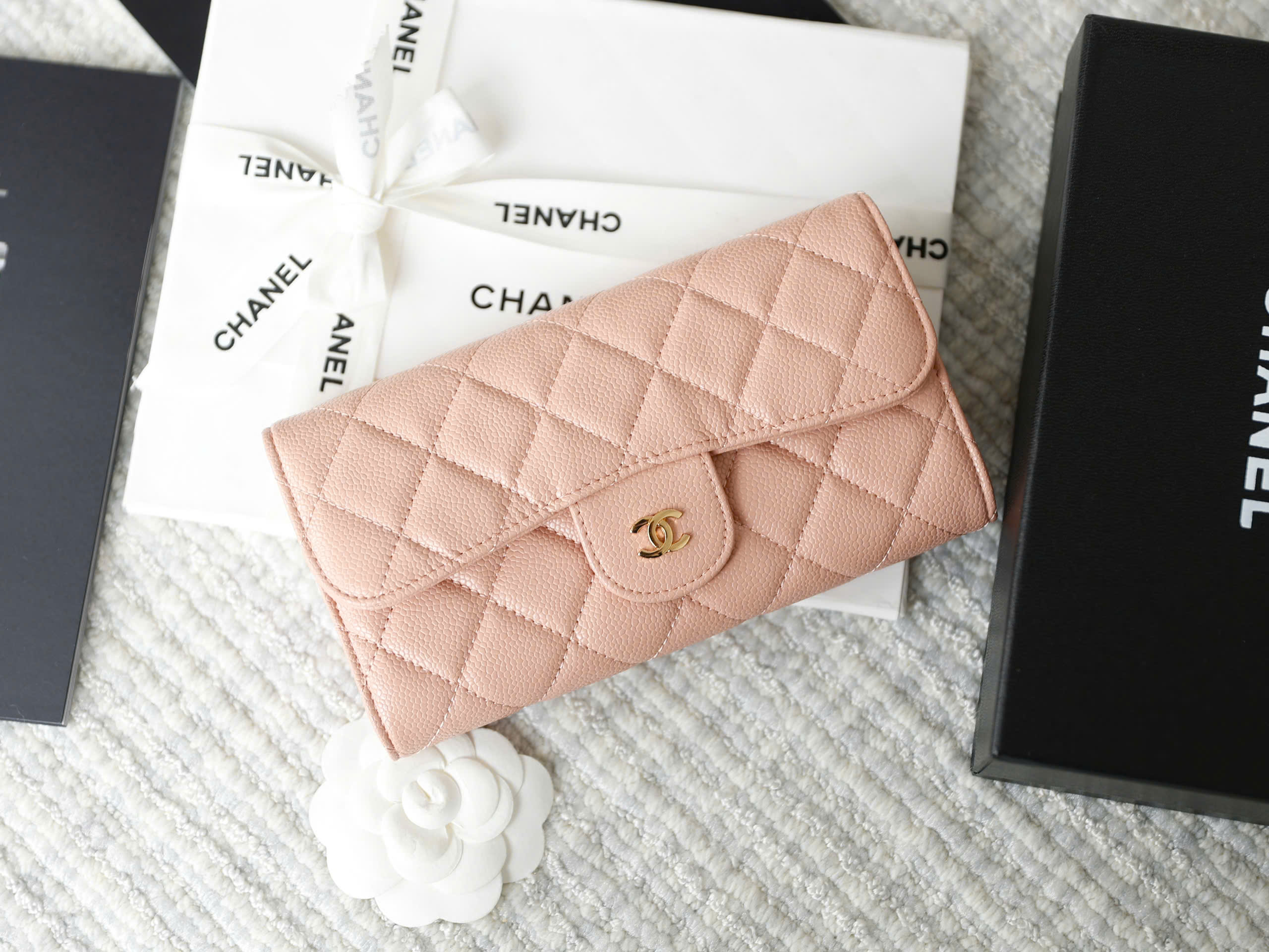 Premium Blush Grained Quilted Flap Wallet