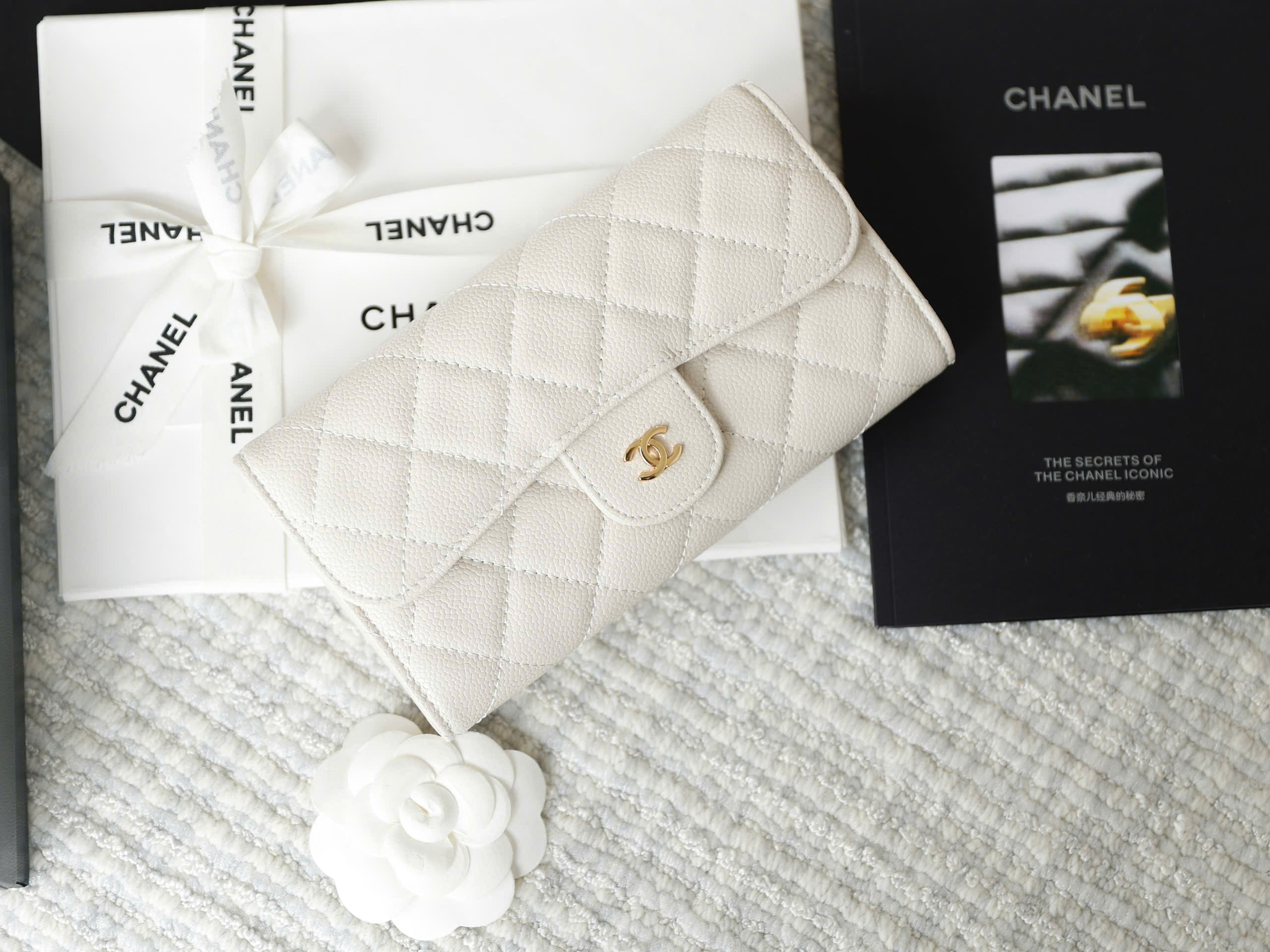 Premium Ivory Grained Quilted Flap Wallet - Image 6