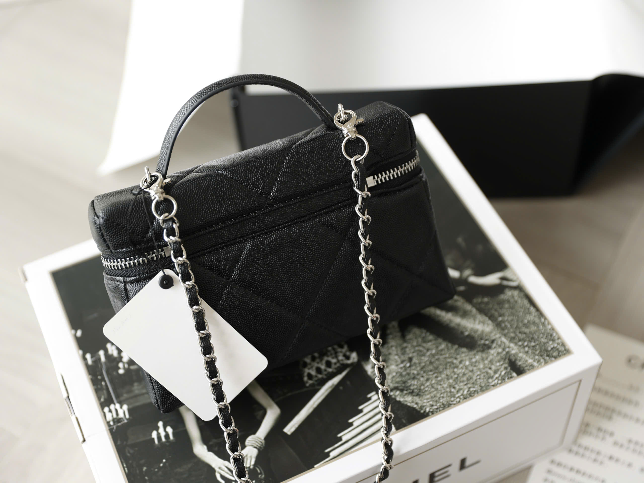 Master Craftsmanship Quilted Vanity Case Shoulder Bag 18cm - Onyx Black - Image 3