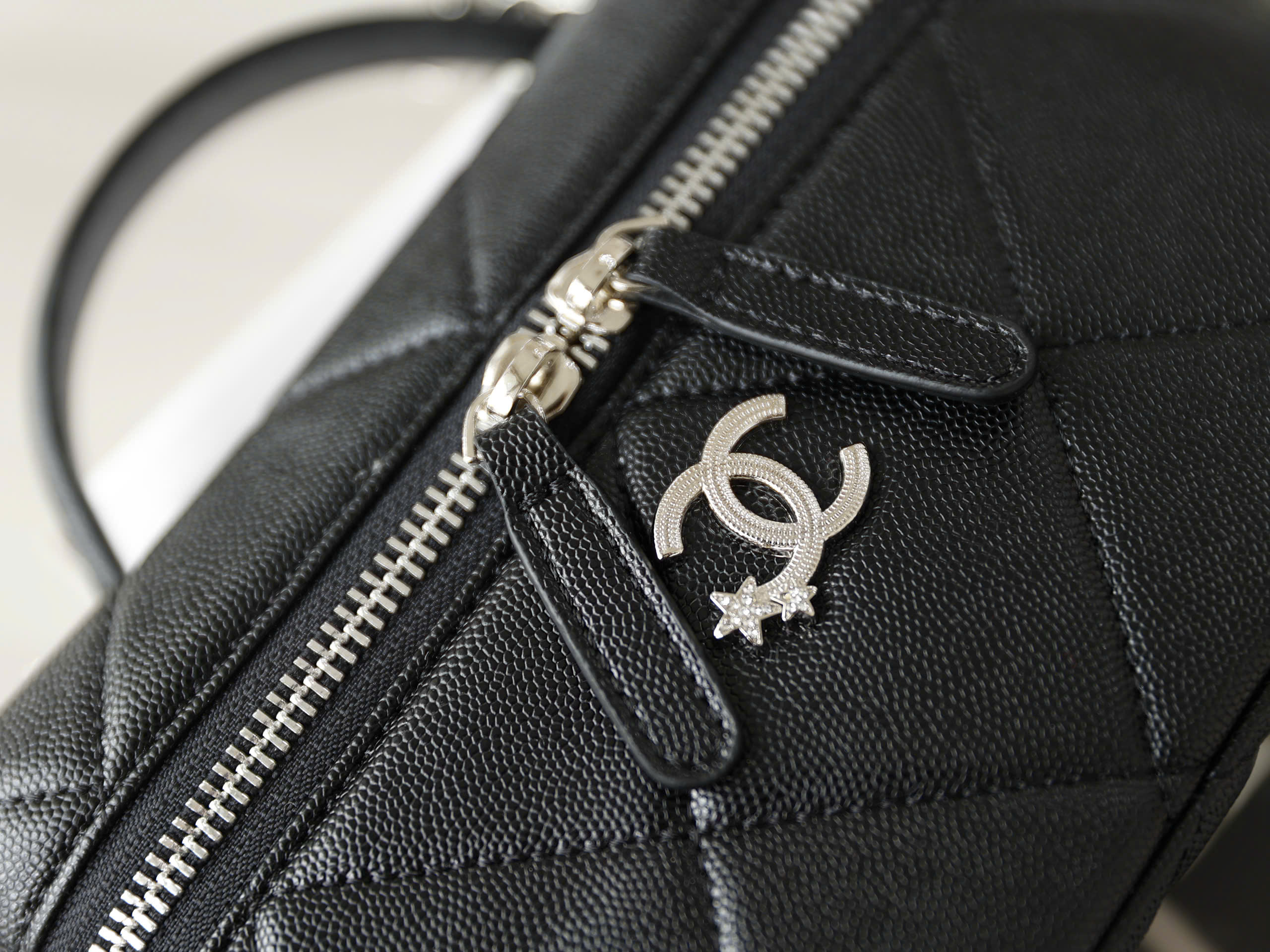 Master Craftsmanship Quilted Vanity Case Shoulder Bag 18cm - Onyx Black - Image 4