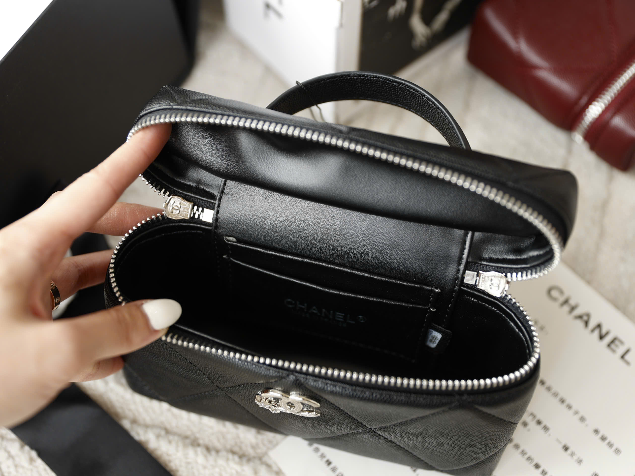 Master Craftsmanship Quilted Vanity Case Shoulder Bag 18cm - Onyx Black - Image 7
