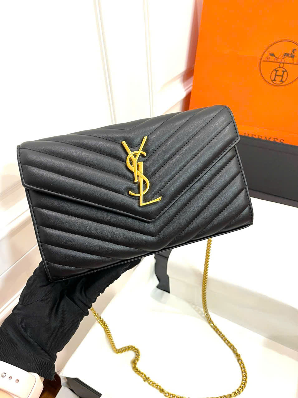 Chevron Quilted Wallet on Chain - Size 22 (Classic Black with Gold Hardware)